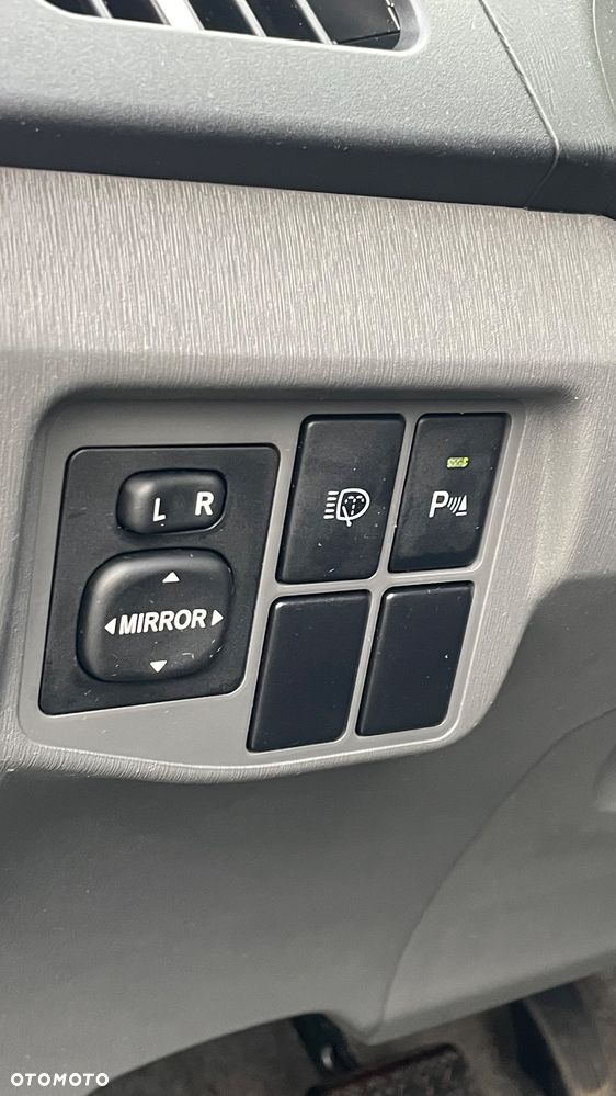 Toyota Prius 1.8 HSD Premium - 25