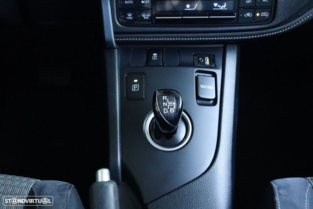 Toyota Auris Touring Sports 1.8 HSD Comfort +P.Techno+P.Sport - 14