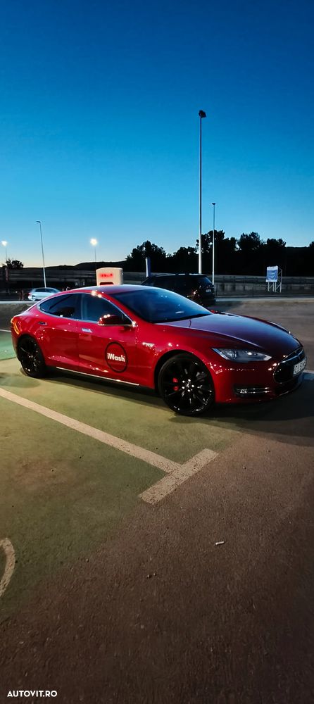 Tesla Model S - 10