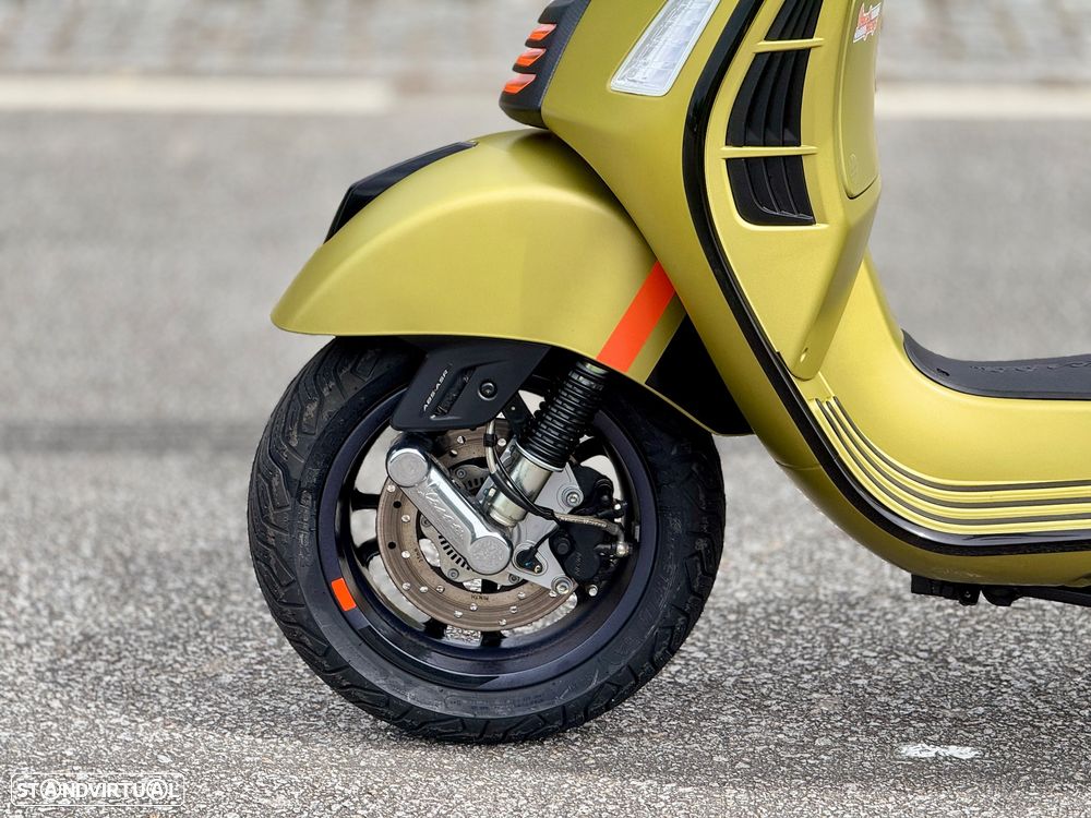 Vespa GTS Super Matt Ambizioso Green - 12
