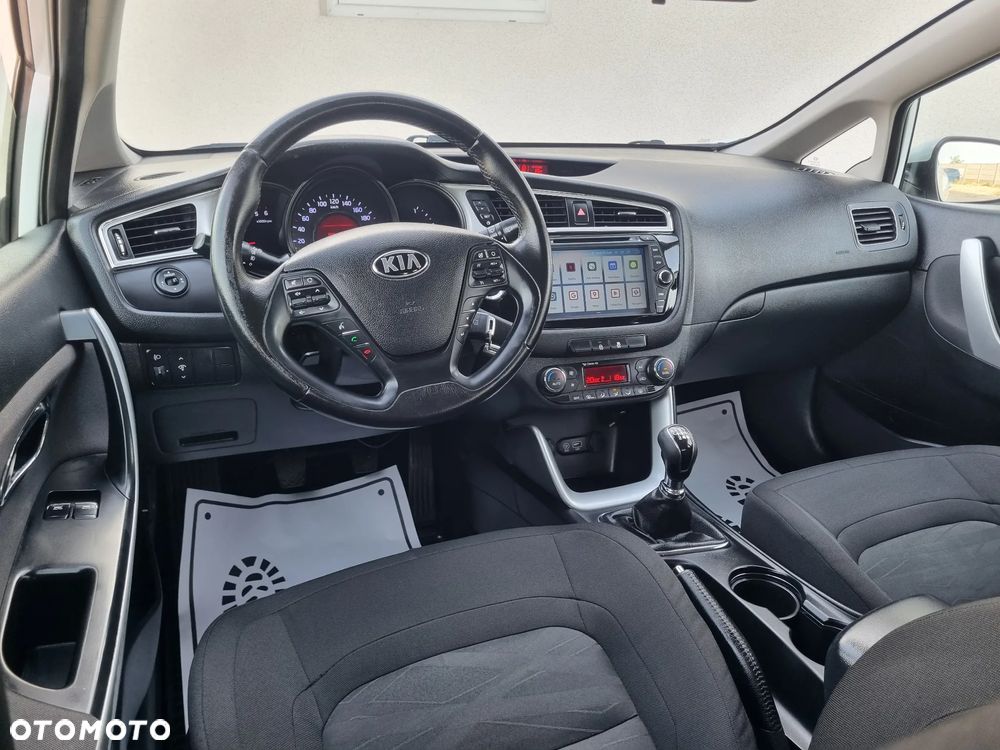 Kia Ceed 1.6 CRDi 128 SW Vision - 6