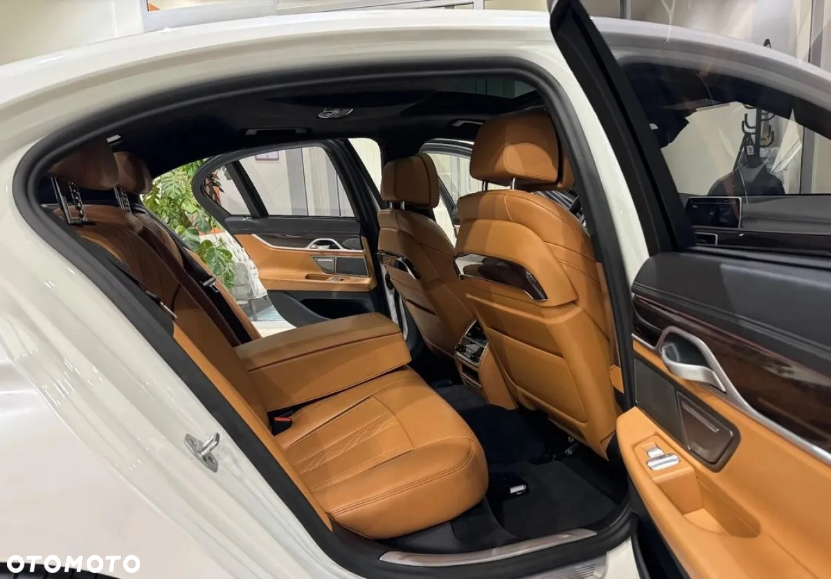 BMW Seria 7 750Li xDrive sport - 35