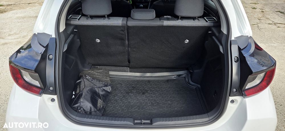 Toyota Yaris 1.0 L Eco - 9