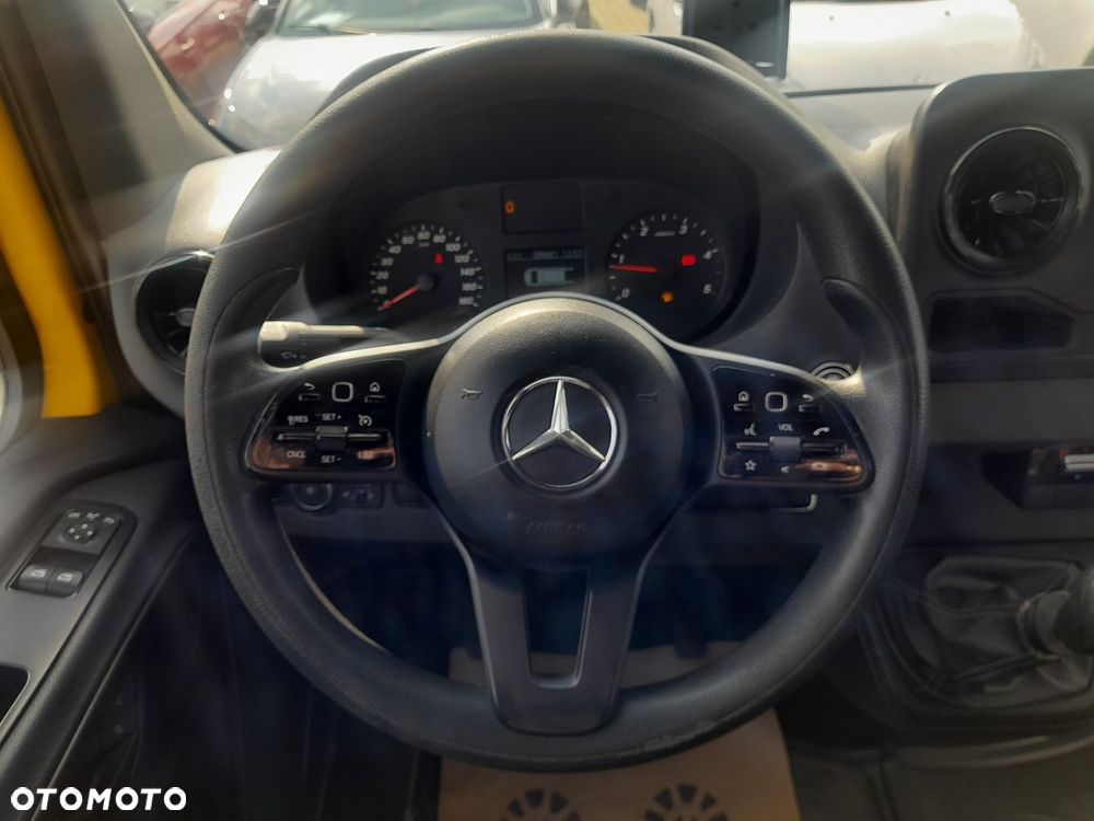 Mercedes-Benz Sprinter - 14