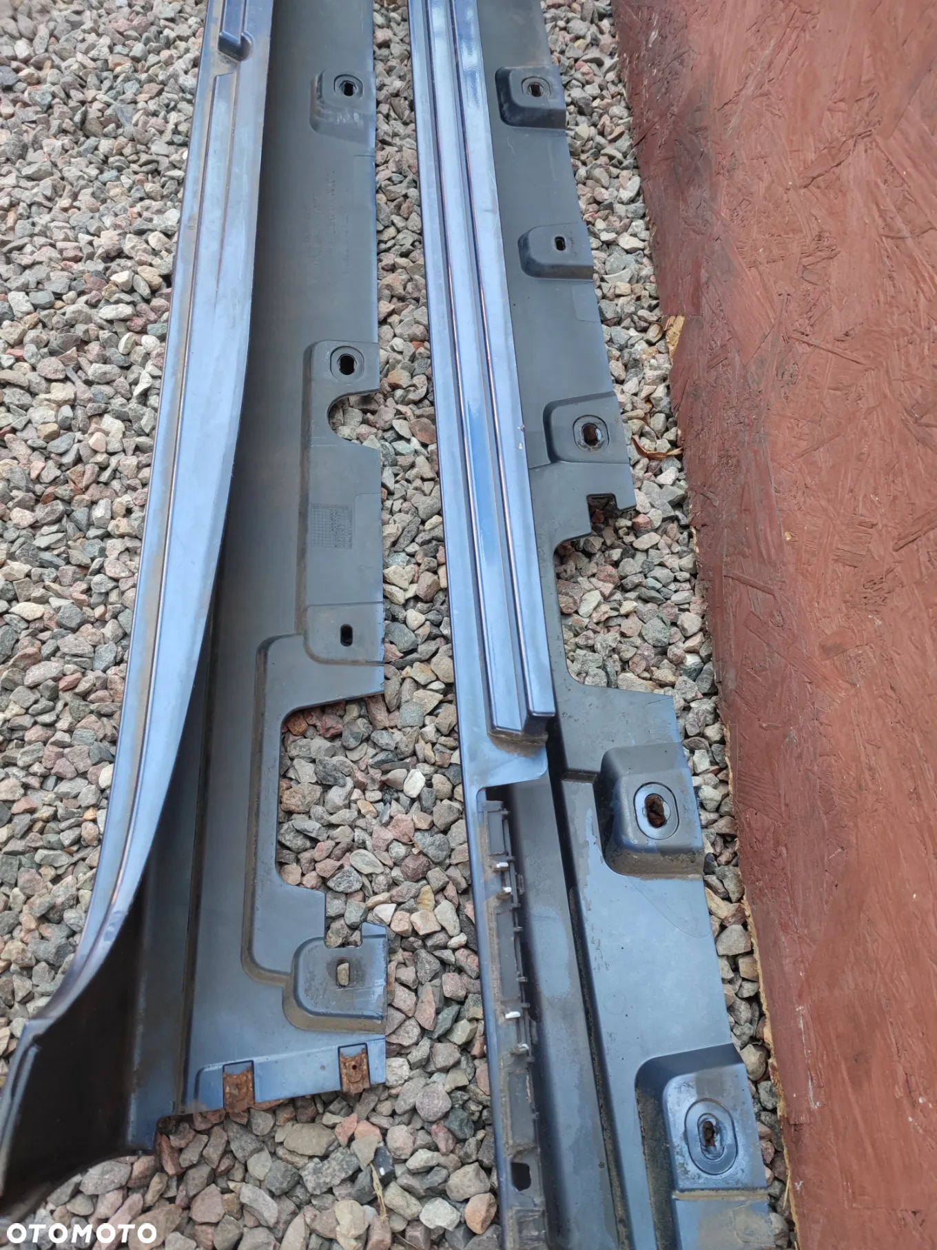 BMW F11 / F10 / F11N / F10N ORYGINALNE NAKŁADKI NA PROGI LEWA / PRAWA W KOLORZE  TIEFSEEBLAU METALLIC O KODZIE LAKIERU A76 O NR.  51 77 7 262 663 / 51 77 7 262 664 OEM W DOBRYM STANIE - 15