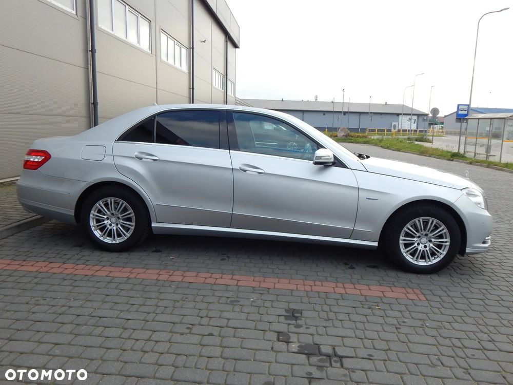 Mercedes-Benz Klasa E 250 BlueEFFICIENCY 7G-TRONIC Elegance - 14