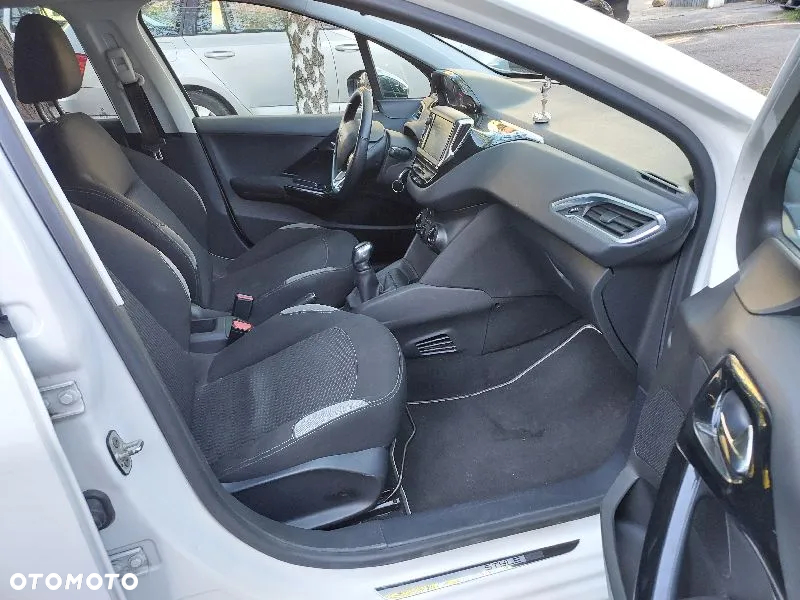 Peugeot 208 e-HDi 92 Stop&Start Style - 9