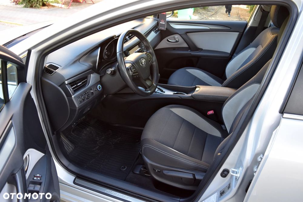 Toyota Avensis 2.0 Premium MS - 17