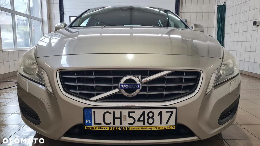 Volvo V60 D5 AWD R-Design Momentum - 6