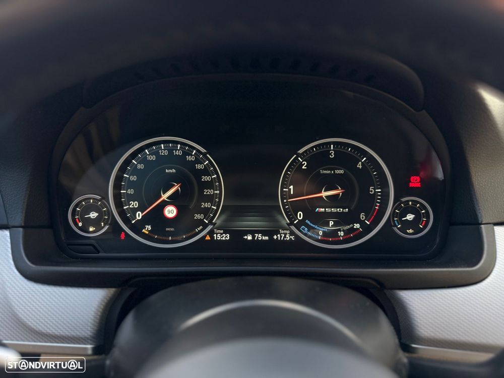 BMW M550d xDrive Auto - 38