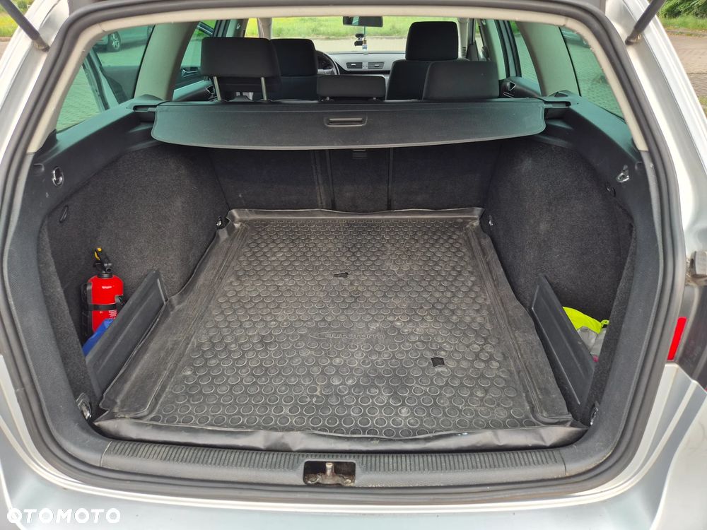Volkswagen Passat 1.9 TDI Individual - 12