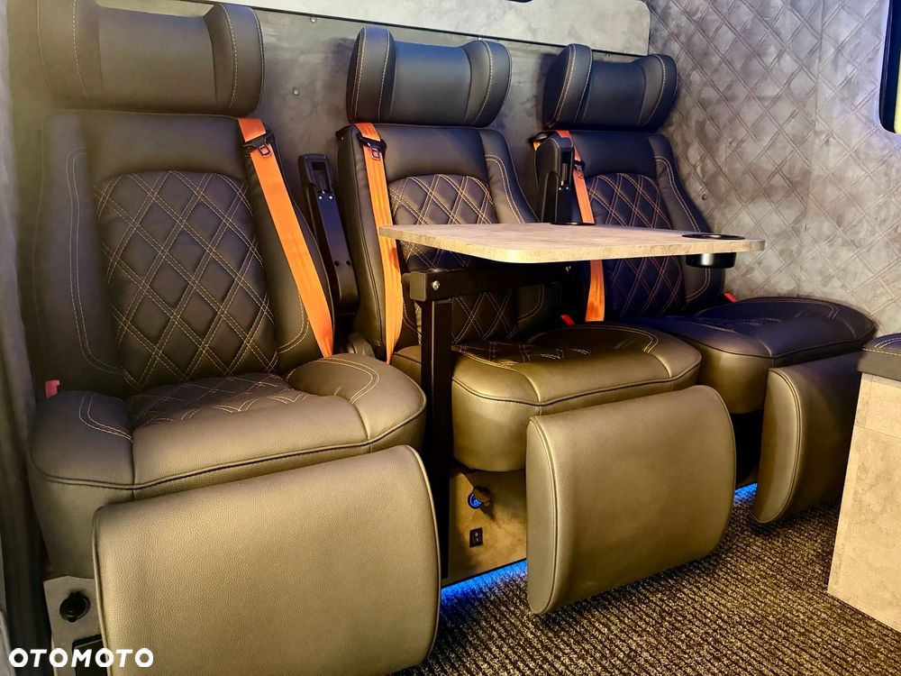 Mercedes-Benz Sprinter - 25