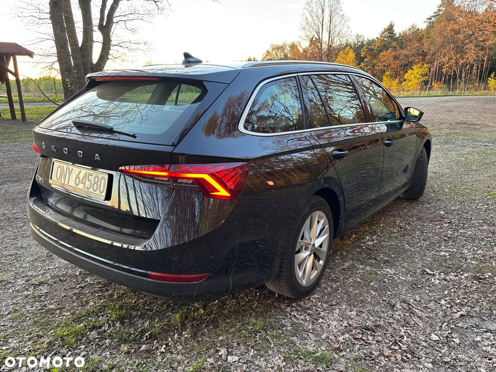 Skoda Octavia 2.0 TDI DSG Sportline - 4