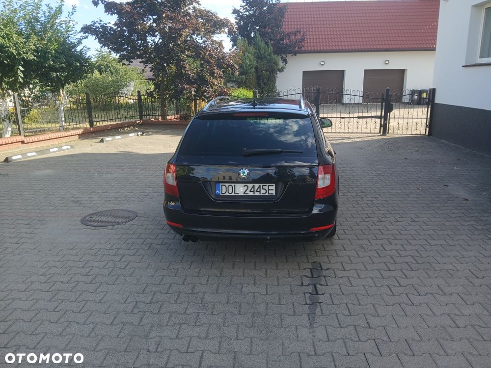 Skoda Superb 2012 photo 2