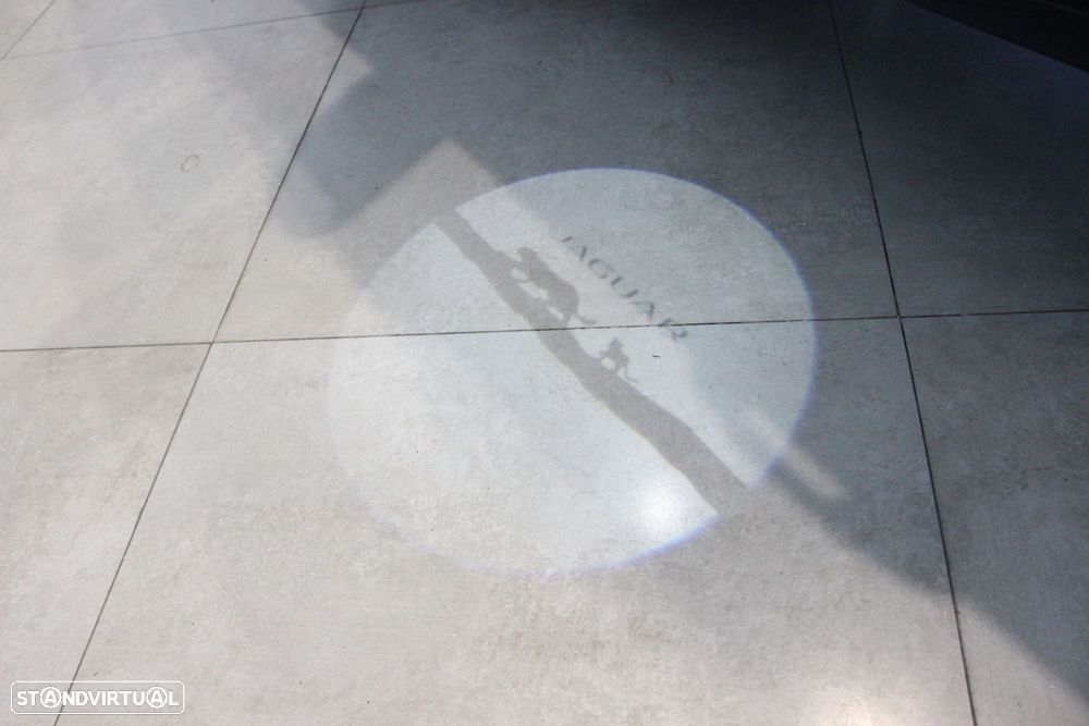 Jaguar E-Pace 1.5 P300e R-Dynamic SE AWD Aut. - 7