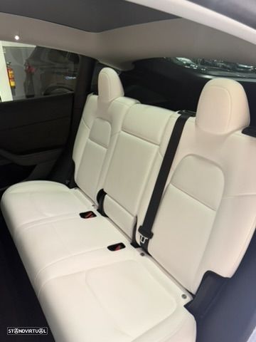 Tesla Model Y Long Range Dual Motor AWD - 11