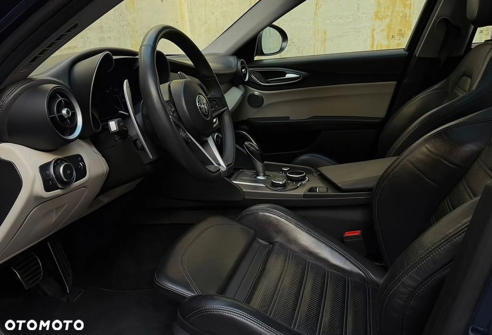 Alfa Romeo Giulia 2.0 Turbo Veloce Q4 - 12