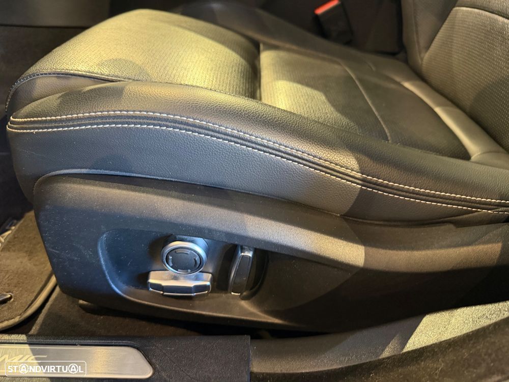 Jaguar XE 2.0 D200 R-Dynamic HSE - 20