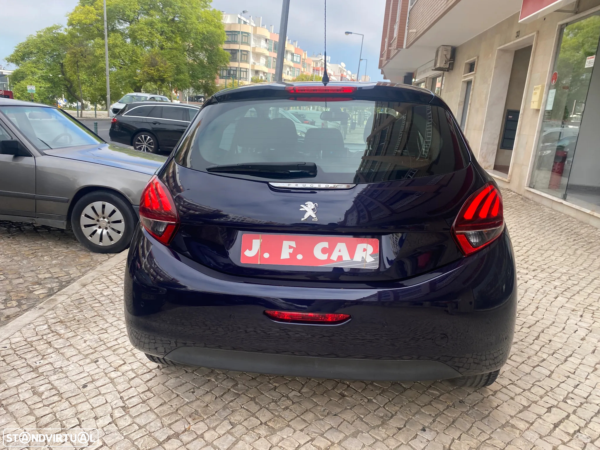 Peugeot 208 1.2 PureTech GT Line - 23
