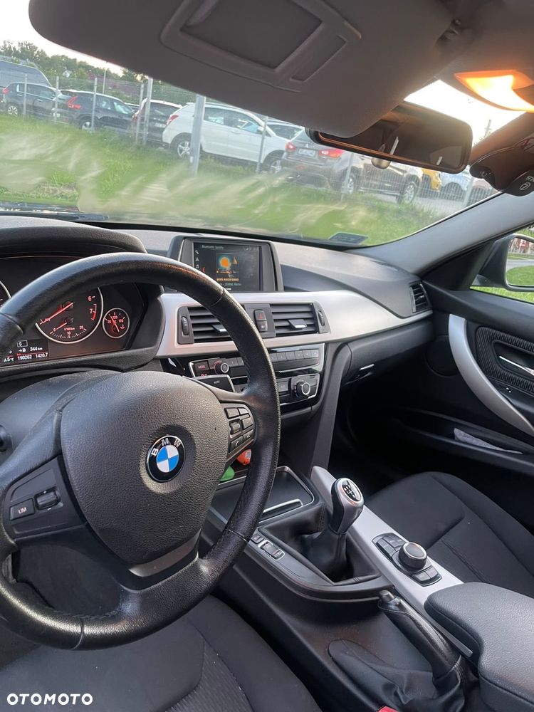 BMW Seria 3 318i - 7