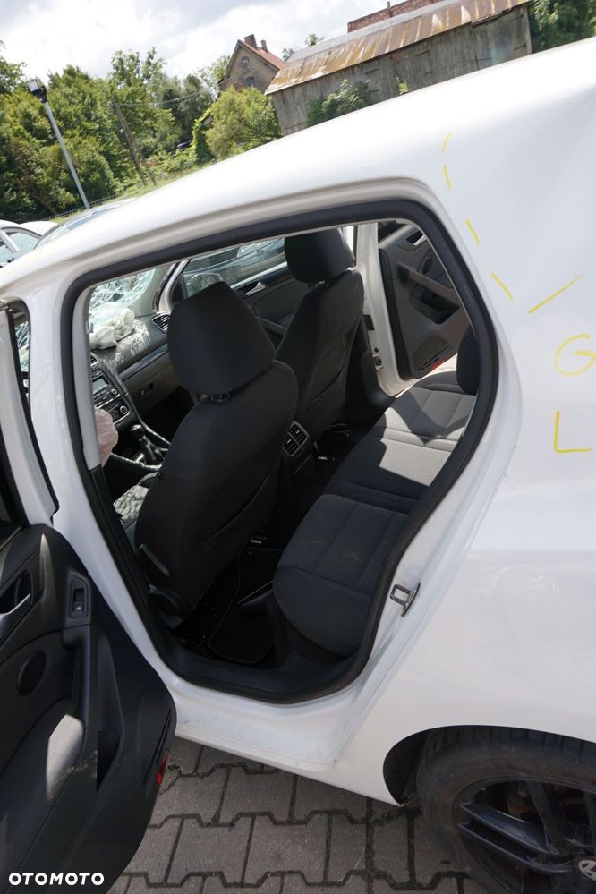 VOLKSWAGEN GOLF VI 5D HB 2011 LB9A 1.6 TDI CAYC 105KM LUB BIAŁY na części - 19