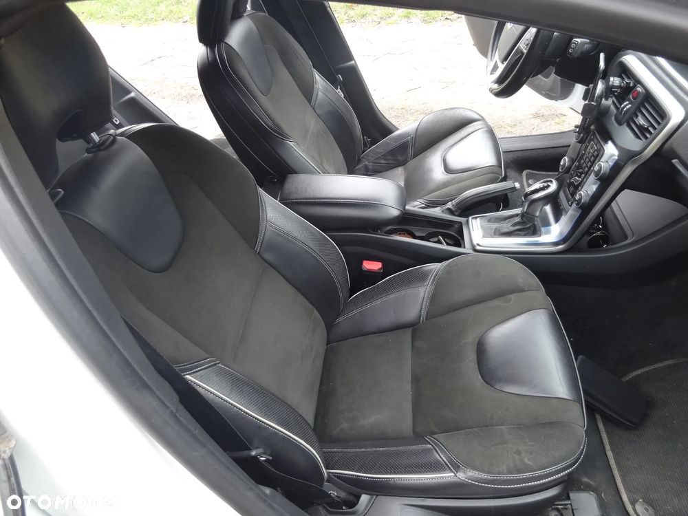 Volvo V40 D3 Geartronic RDesign - 18