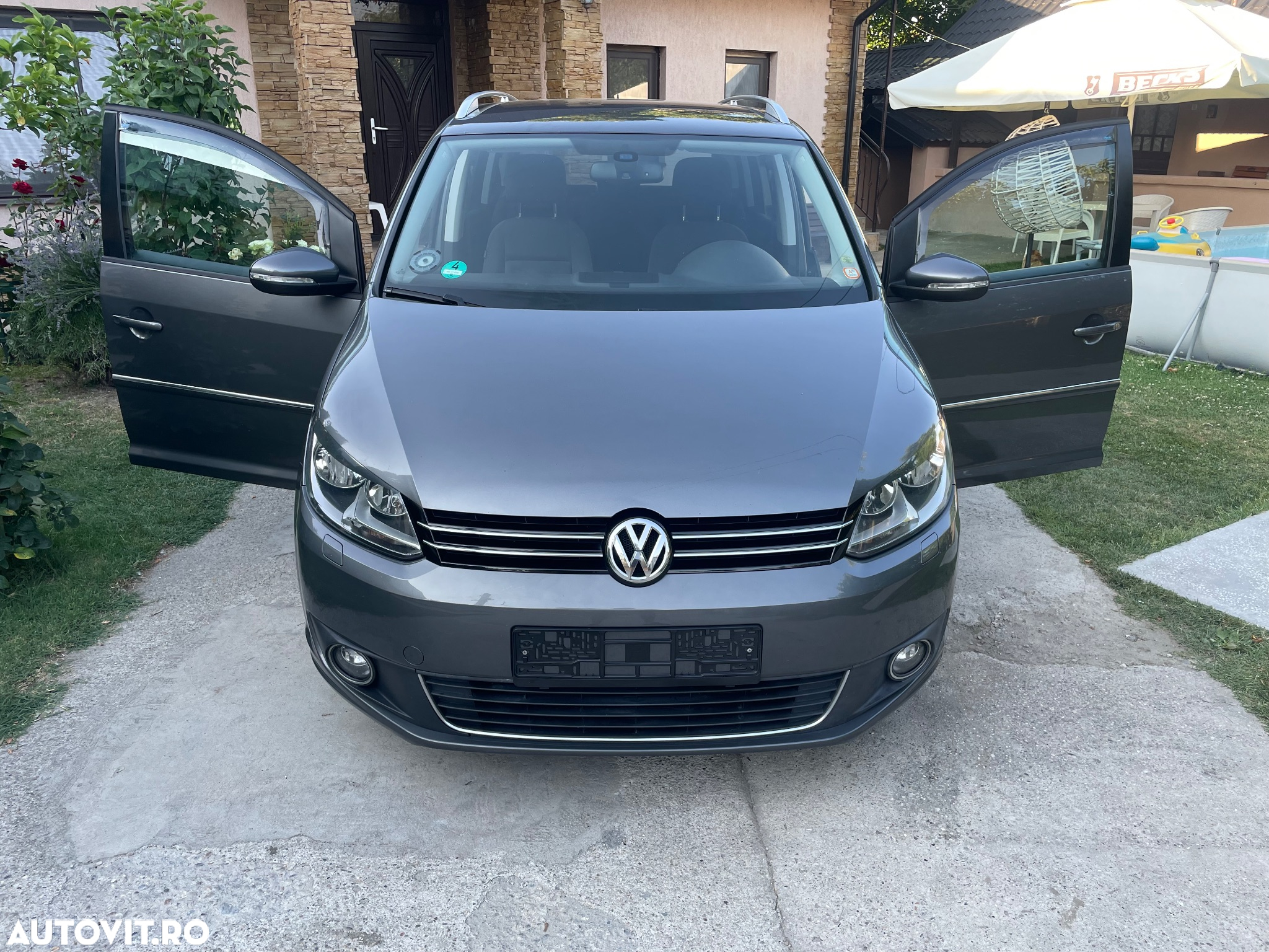 Volkswagen Touran - 10