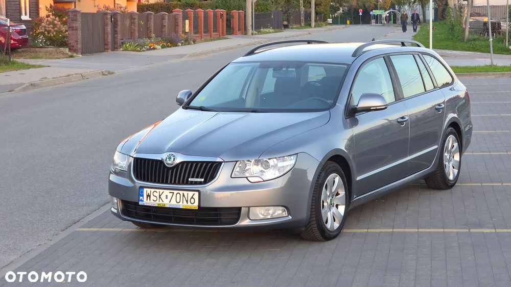 Skoda Superb 2011 photo 3