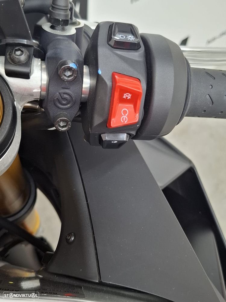 Aprilia RSV 4 FACTORY - 8