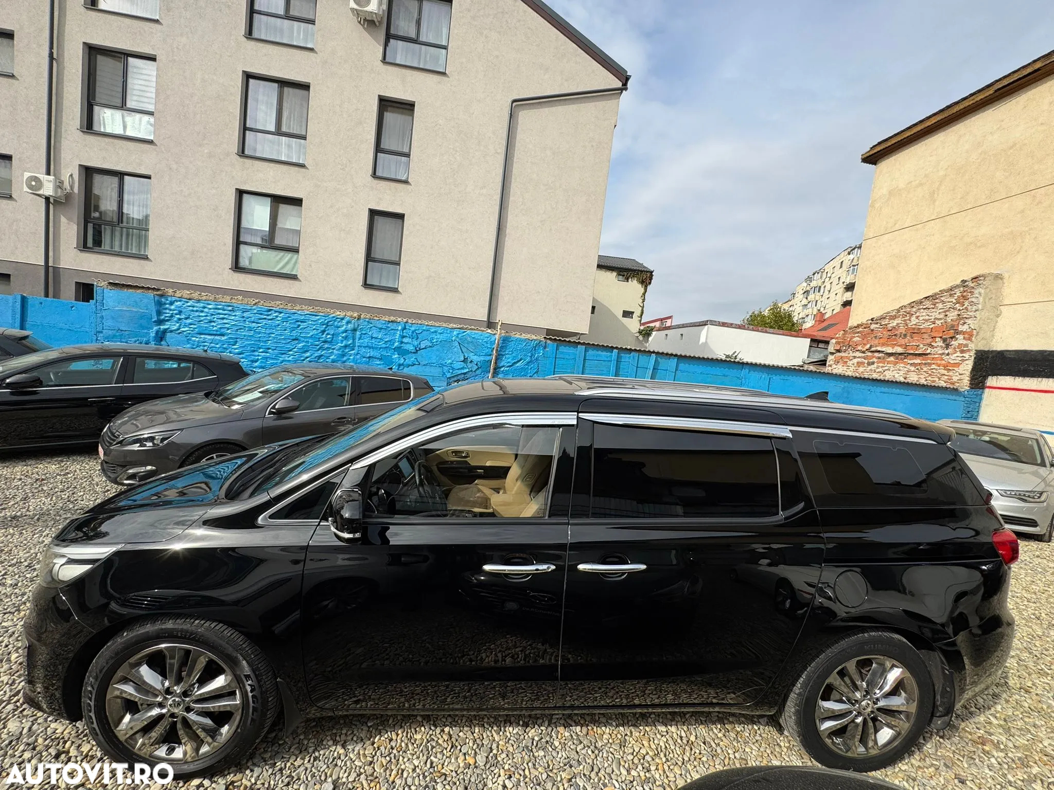Kia Carnival - 15