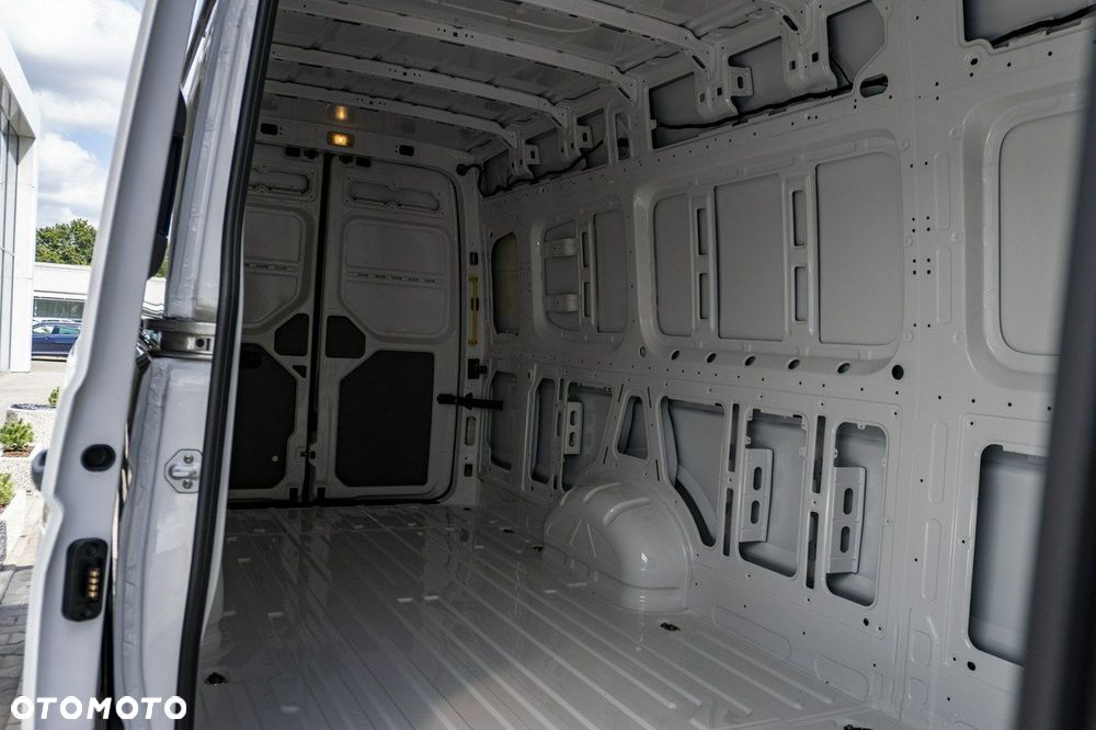 Volkswagen Crafter - 12