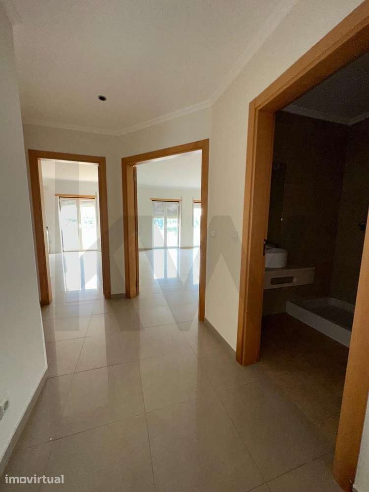 Apartamento T2 com 2 Terraços, Arrecadação e Estacionamento – Mafra - Grande imagem: 3/21