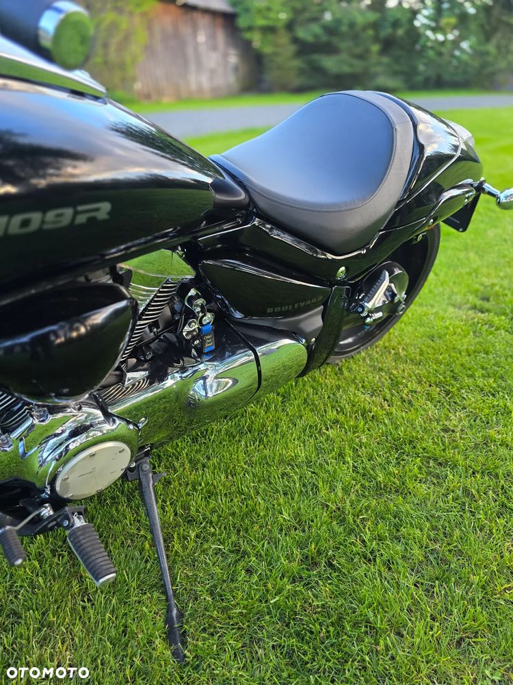 Suzuki Boulevard - 19