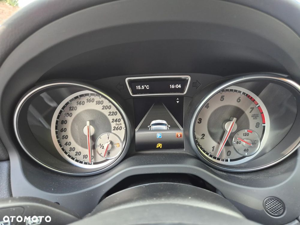 Mercedes-Benz GLA 250 UrbanStyle Edition - 36