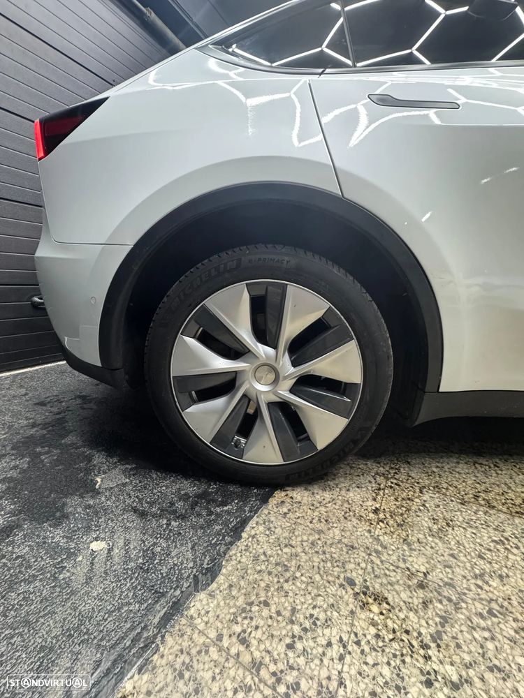 Tesla Model Y Long Range Dual Motor AWD - 28