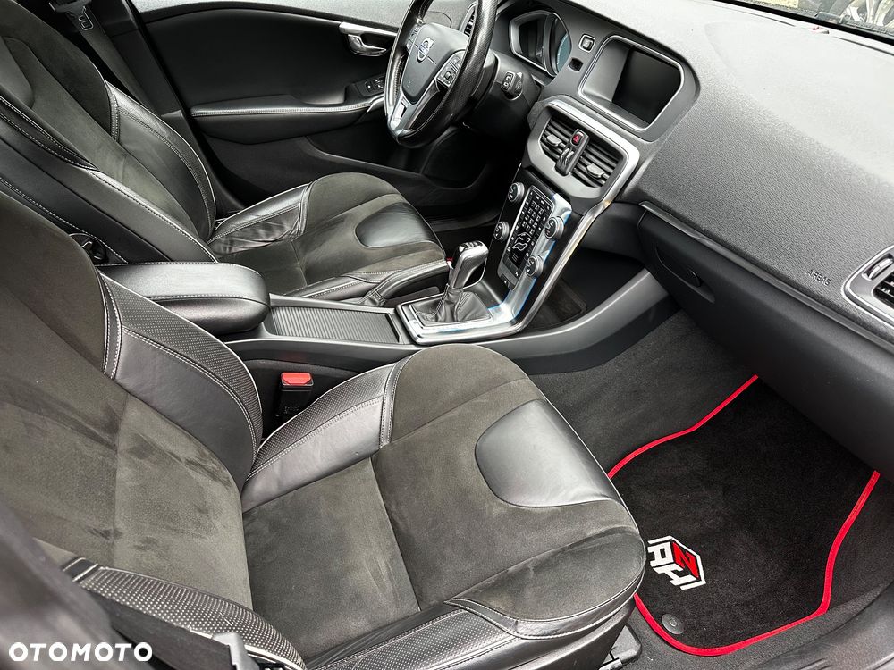 Volvo V40 D2 Drive-E R-Design Kinetic - 29