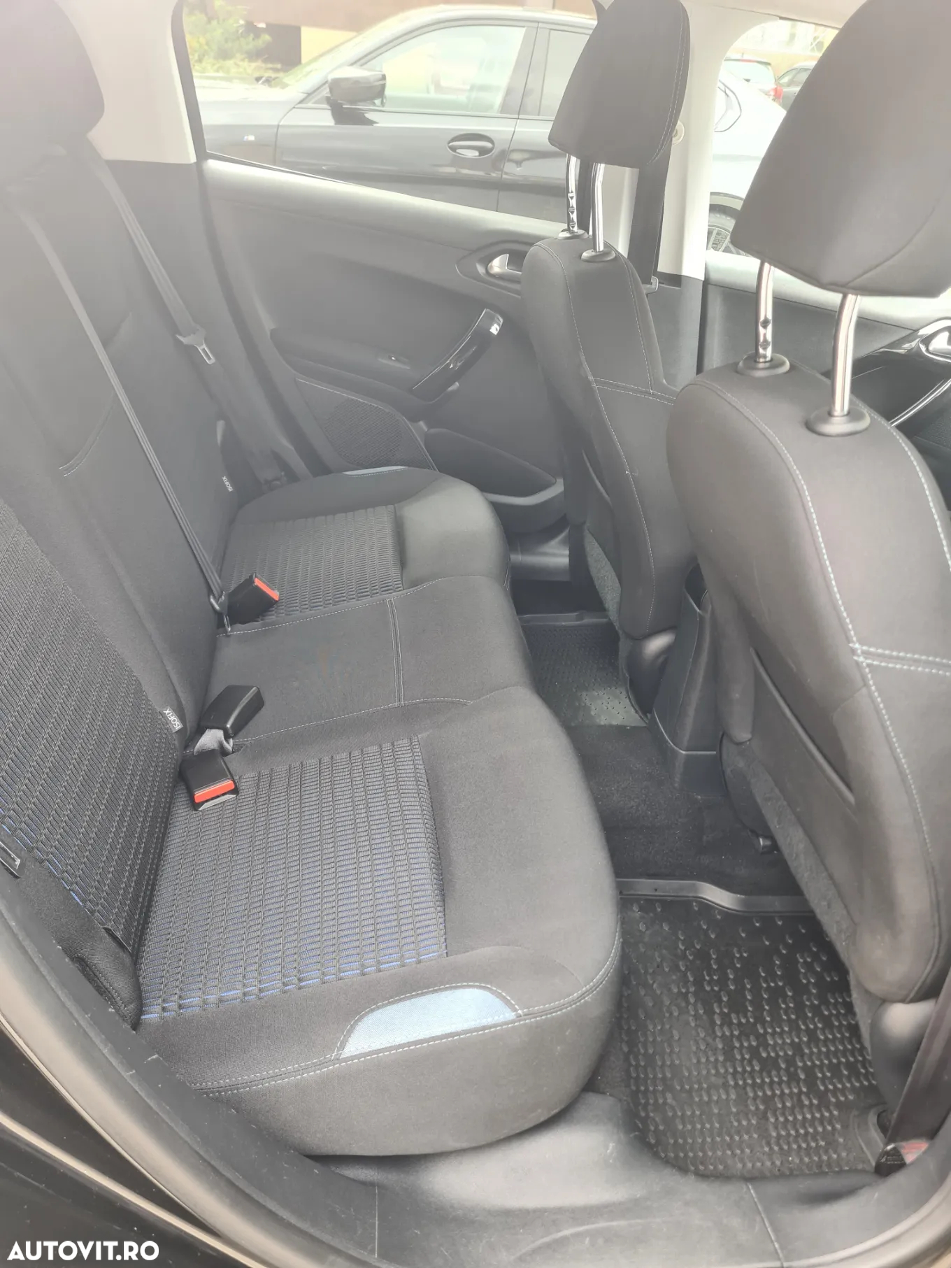 Peugeot 208 1.6 e-HDi FAP STT Allure - 9