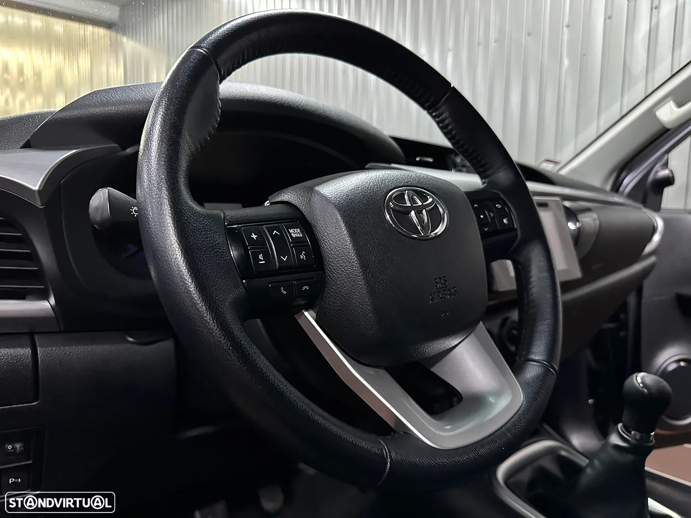 Toyota Hilux 2.4 D-4D 2WD CD Tracker - 24