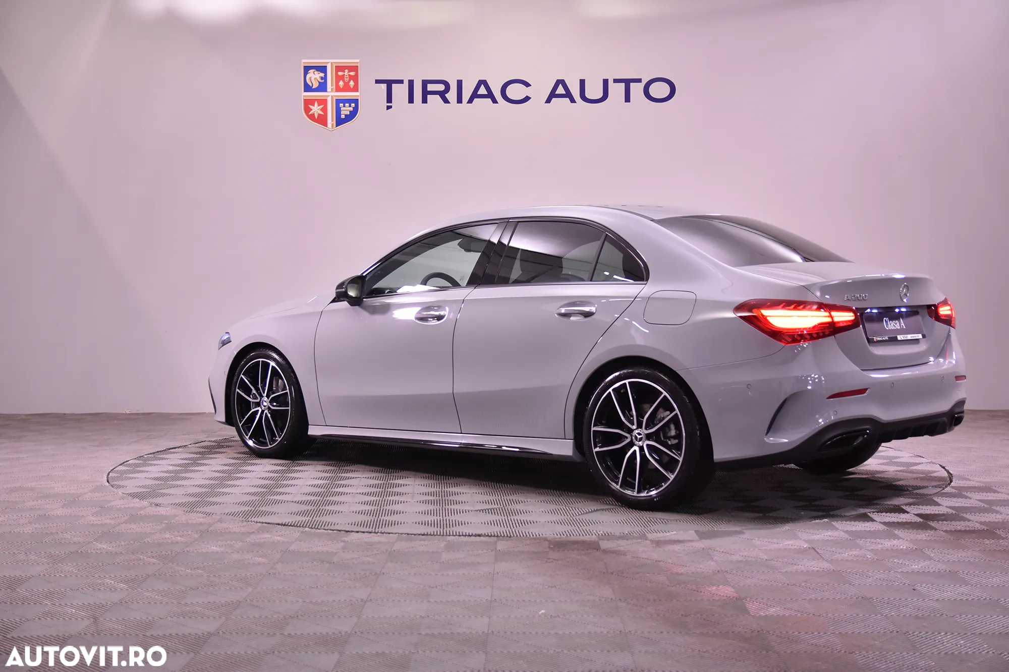 Mercedes-Benz A 200 MHEV 7G-DCT Sedan - 3