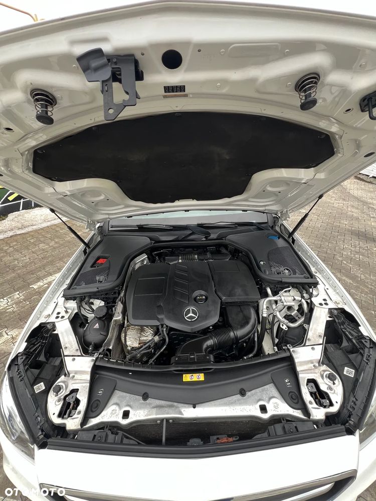 Mercedes-Benz Klasa E 220 d 4-Matic 9G-TRONIC - 19