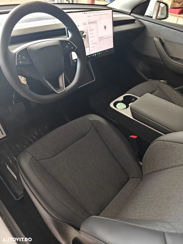 Tesla Model Y Long Range RWD Standard - 4