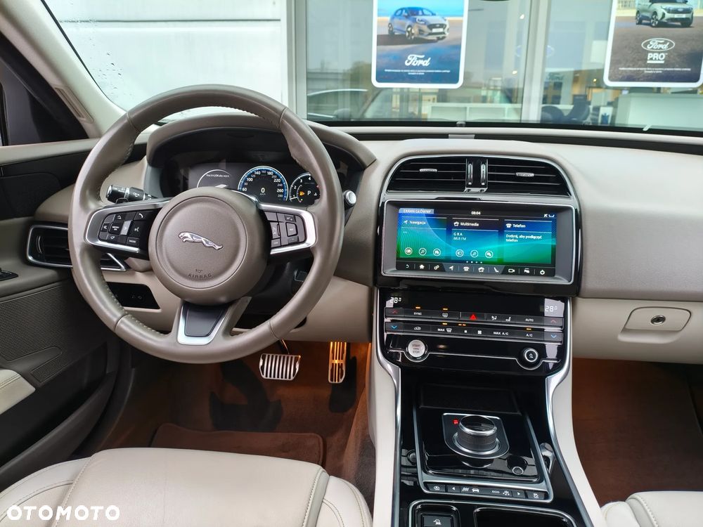 Jaguar XE 2.0 T Prestige - 7