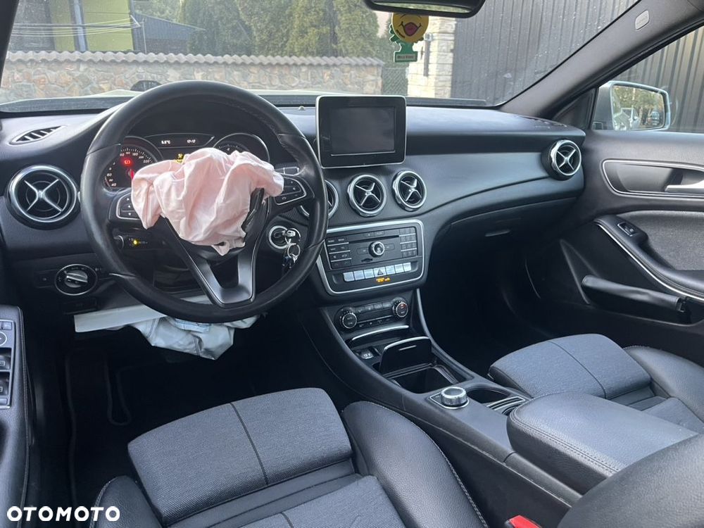 Mercedes-Benz GLA 180 (CDI) d 7G-DCT - 15