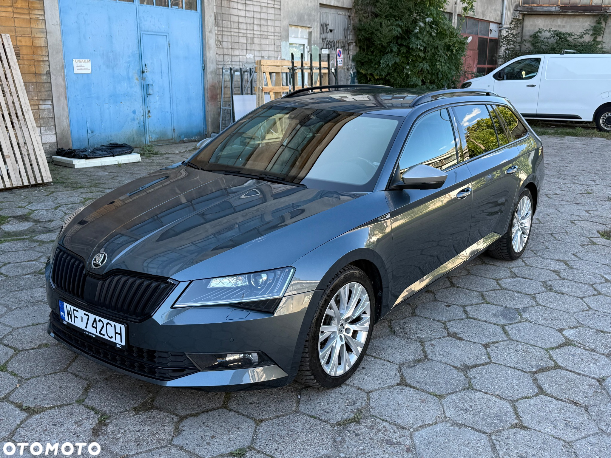 Skoda Superb Combi 1.8 TSI DSG SportLine - 18