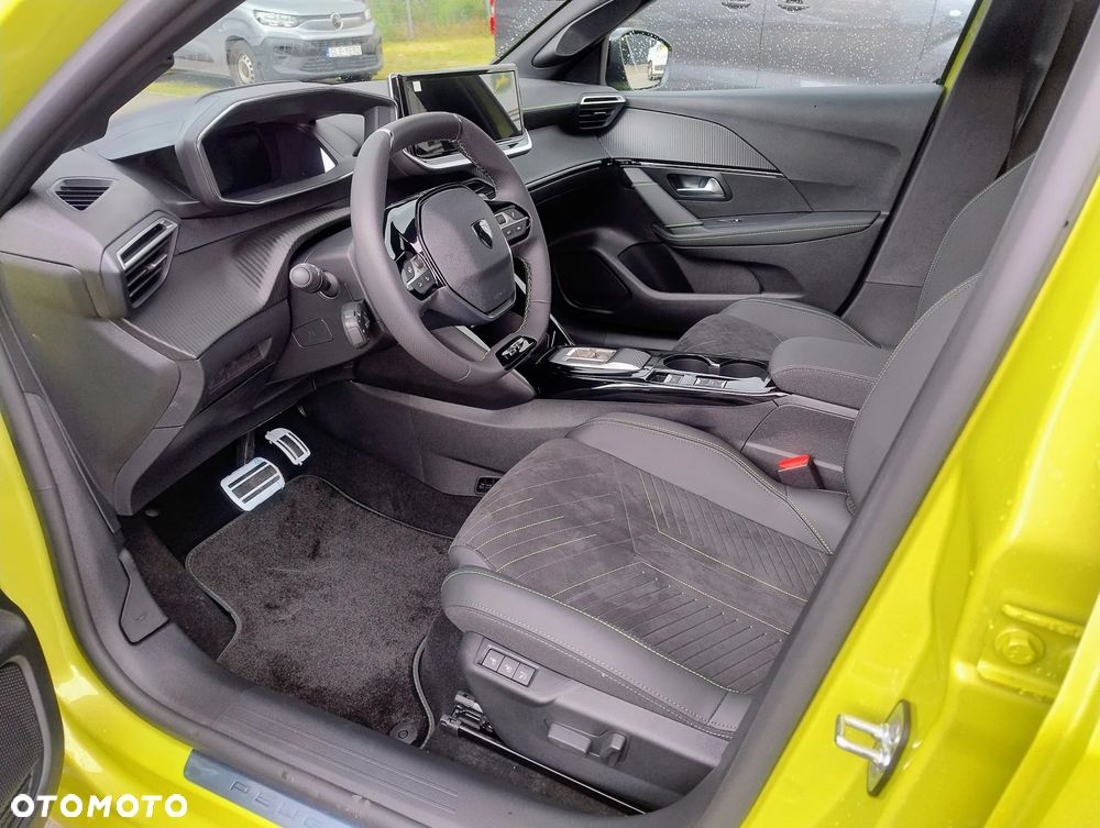 Peugeot 208 - 12