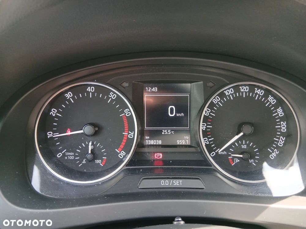 Skoda RAPID 1.2 TSI Ambition - 8