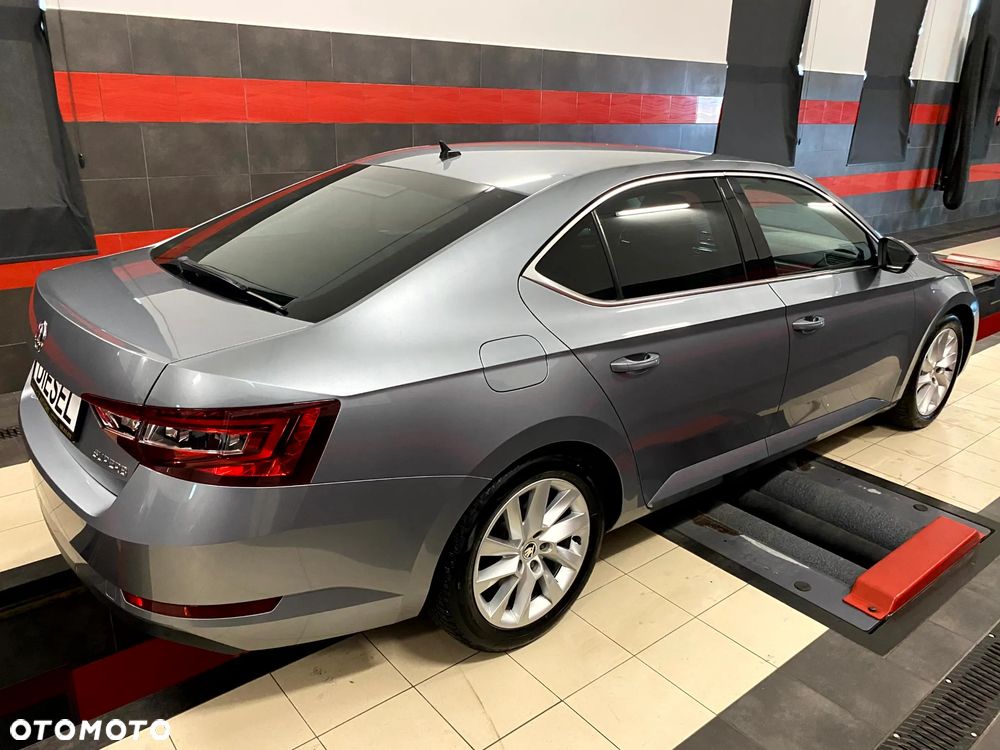 Skoda Superb 2.0 TDI Sportline DSG - 12