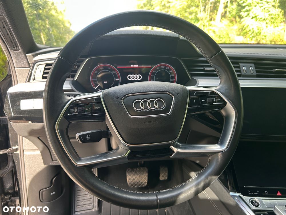 Audi Q8 - 10