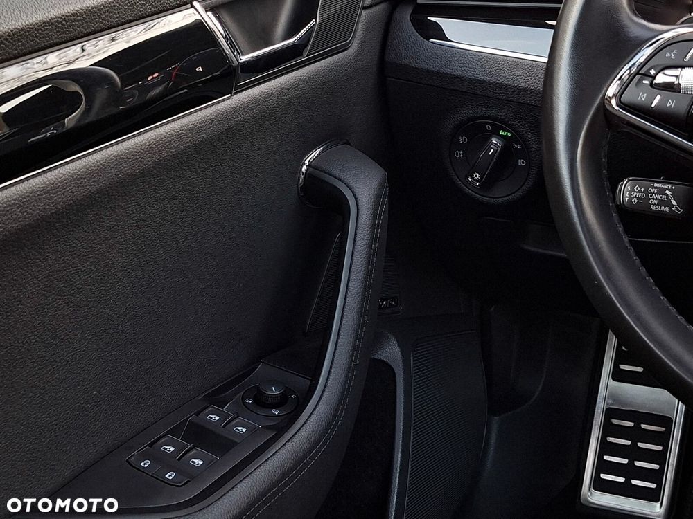 Skoda Superb 2.0 TDI SCR L&K DSG - 19