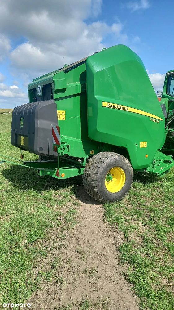 John Deere V451M - 13